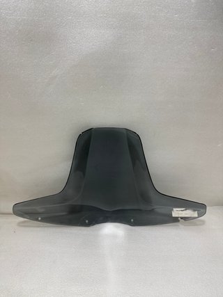 Plástico oscuro con rotura