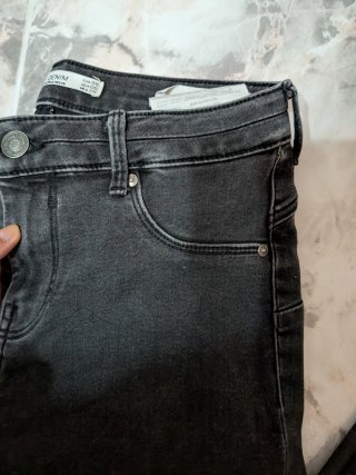 Pantalón vaquero negro pitillo
