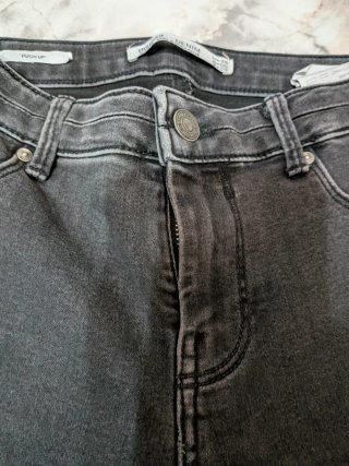 Pantalón vaquero negro pitillo