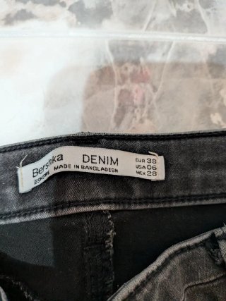 Pantalón vaquero negro pitillo