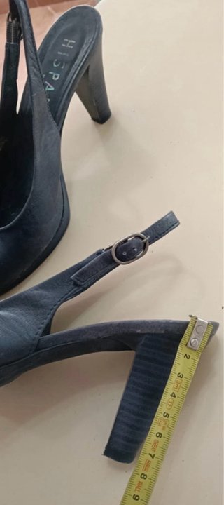 Sandalias de piel azul marino Marca Hispanistas.