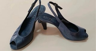 Sandalias de piel azul marino Marca Hispanistas.