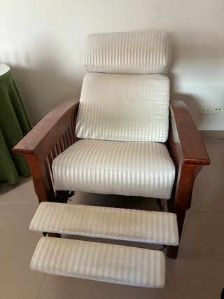 Sillones reclinables de tela y madera, 30€ cada un