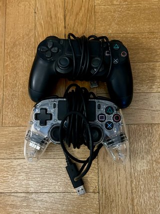 PS4 (PlayStation 4) + 2 mandos + juegos