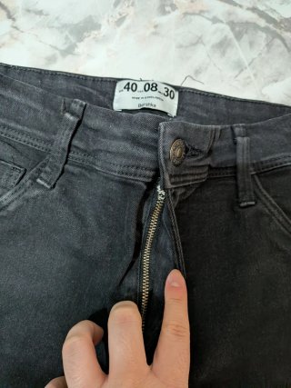 Pantalón vaquero negro pitillo