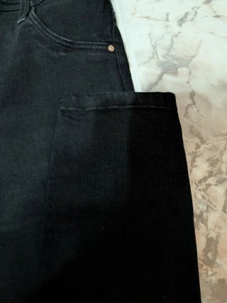 Pantalón vaquero negro pitillo