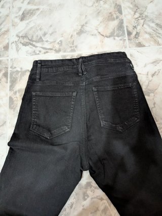 Pantalón vaquero negro pitillo