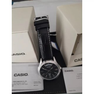 Orologio Casio Uomo WR 50M Nero e Argento