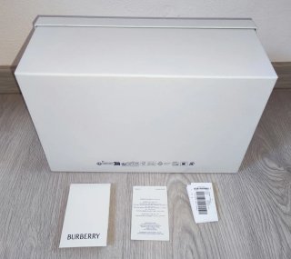 Scatola Burberry Bianca