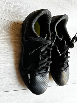 2 pares zapatillas futbol: tacos y multitacos