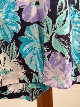 Blusa vintage con stampa floreale blu e lilla