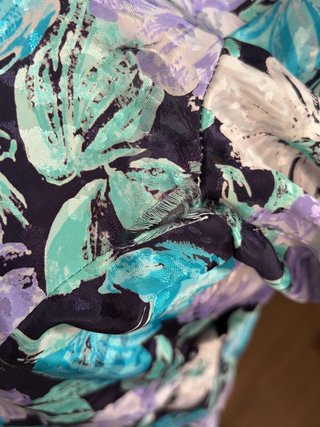 Blusa vintage con stampa floreale blu e lilla