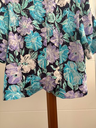 Blusa vintage con stampa floreale blu e lilla