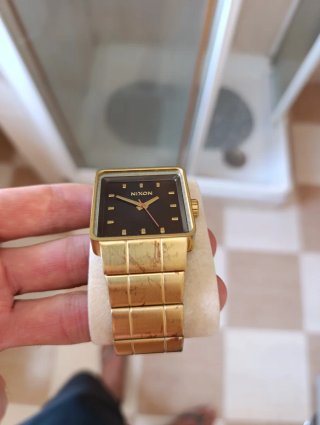 Reloj Nixon Dorado y marron