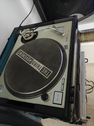 Technics SL 1200 MK2 con tapa y aguja Stanton