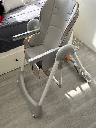 Trona de bebé gris