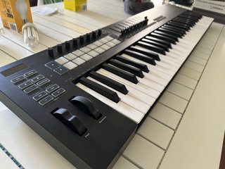 Novation launchkey 61 mk3 Controlador MIDI