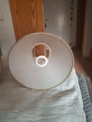 Pantallas de lámpara beige (2 unidades).Tengo 8 .