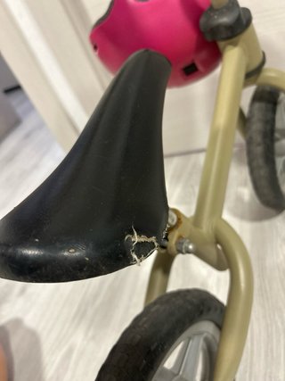 Bici de equilibrio + casco rosa