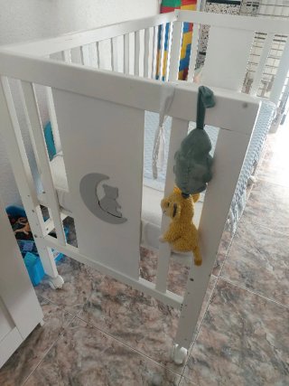 Cuna de bebé blanca