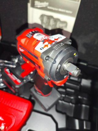 Llave de Impacto Milwaukee M12 FCIWF12G3