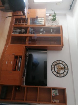 Mueble de salón madera y cristal