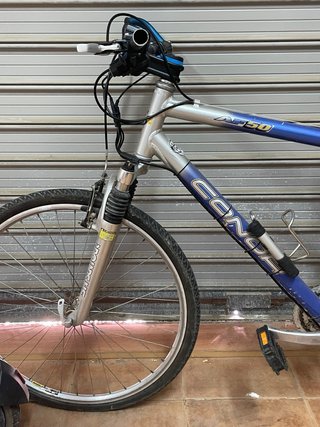 Bicicleta Eléctrica Azul y Plata