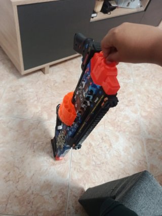Pistola de Juguete con Balines y Cargador