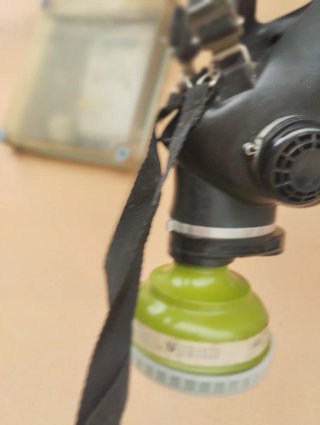 Máscara antigás militar