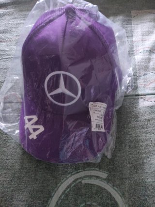Gorra Mercedes F1 Oficial Morada