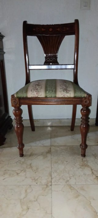 Mesa y sillas marquetería