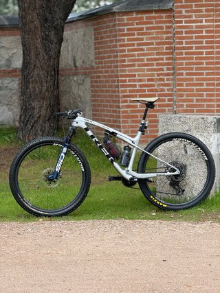 Trek Supercaliber SLR + flight Attendant