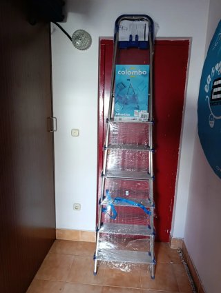 Escalera plegable 7 alturas a estrenar