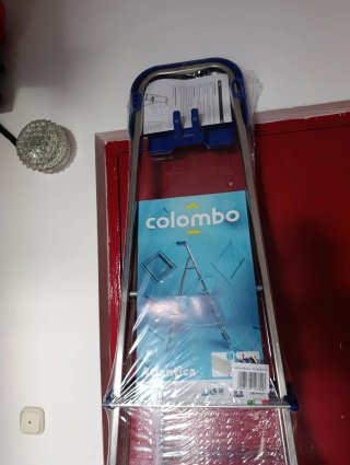 Escalera plegable 7 alturas a estrenar