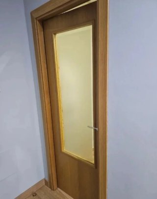 Puerta madera con cristal