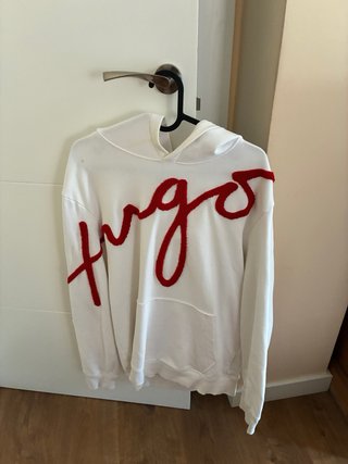 Sudadera Hugo Boss con logo rojo