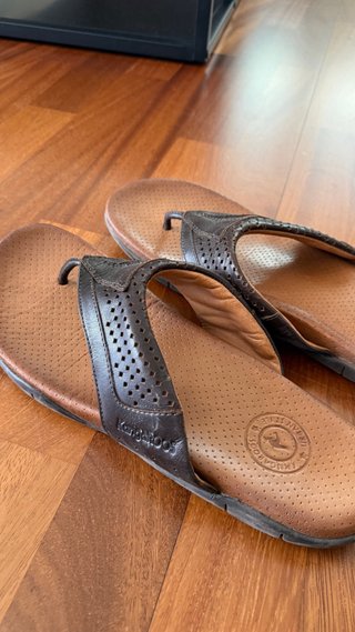 Sandalias de piel marrón hombre