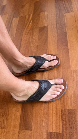 Sandalias de piel marrón hombre