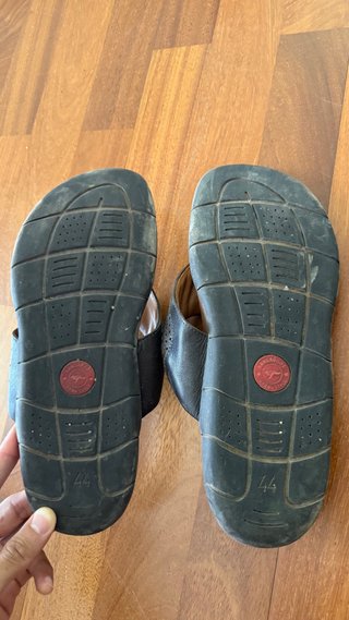 Sandalias de piel marrón hombre