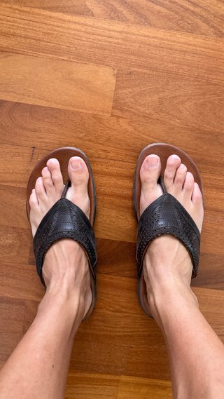 Sandalias de piel marrón hombre
