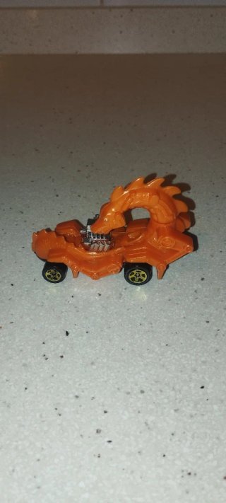 Coche Hot Wheels Dragón Naranja