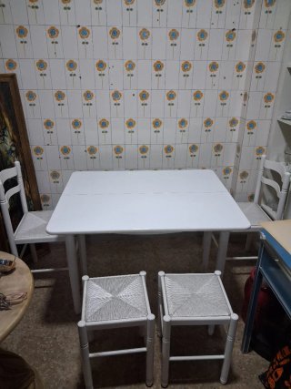 Mesa Cocina Vintage + 2 Sillas y 2 Taburetes
