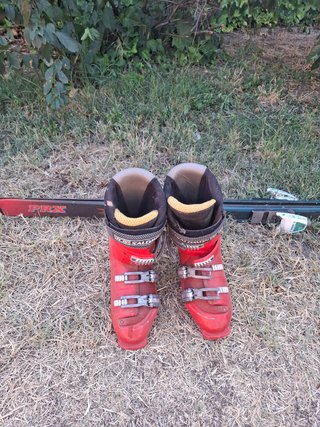 Botas de esquí Salomon y esquíes