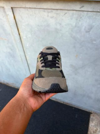 New Balance 2002r