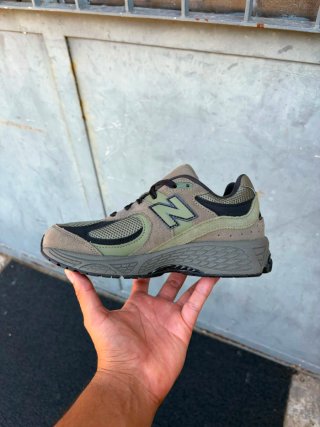 New Balance 2002r