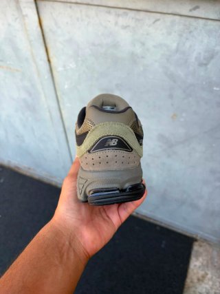 New Balance 2002r