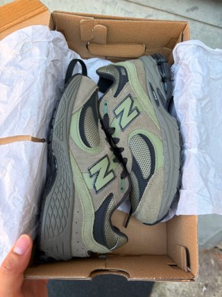 New Balance 2002r