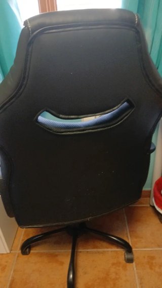 Silla de oficina ergonómica negra y roja