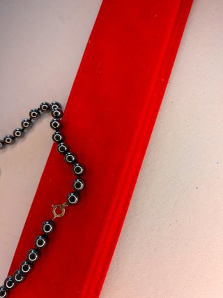 Collana con perle e diamanti (bigiotteria)