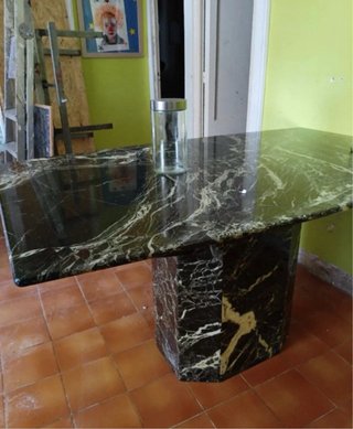 Mesa de mármol negra y blanca